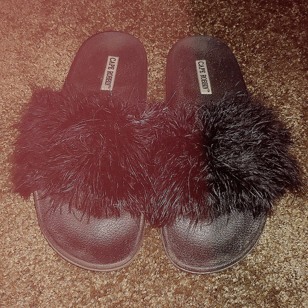 Cape Robbin black fury slides slippers  9